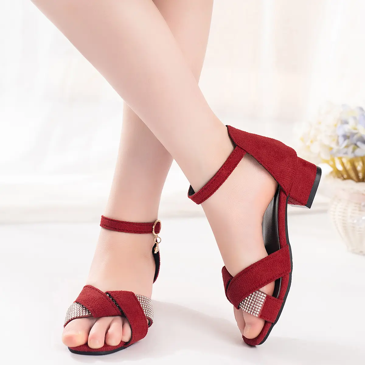 Girls Mary Janes Shoes for Party Wedding Kids Low Heels Pleated Rhinestones Sandals Chic Children Red Sandals Classic 2024 New