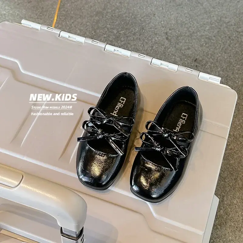 2024 Children Leather Shoes for Girls Autumn New Fashion Princess Style Soft Bottom Sweet Bowtie Dancing Versatile Party Shoes