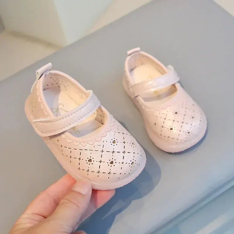 Girls Princess Shoes Sweet Trendy 2025 Spring Autumn Kids Walking Shoes Round Toes Hollowed-out Love Heart Baby Flats Non-slip