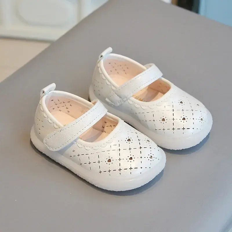 Girls Princess Shoes Sweet Trendy 2025 Spring Autumn Kids Walking Shoes Round Toes Hollowed-out Love Heart Baby Flats Non-slip