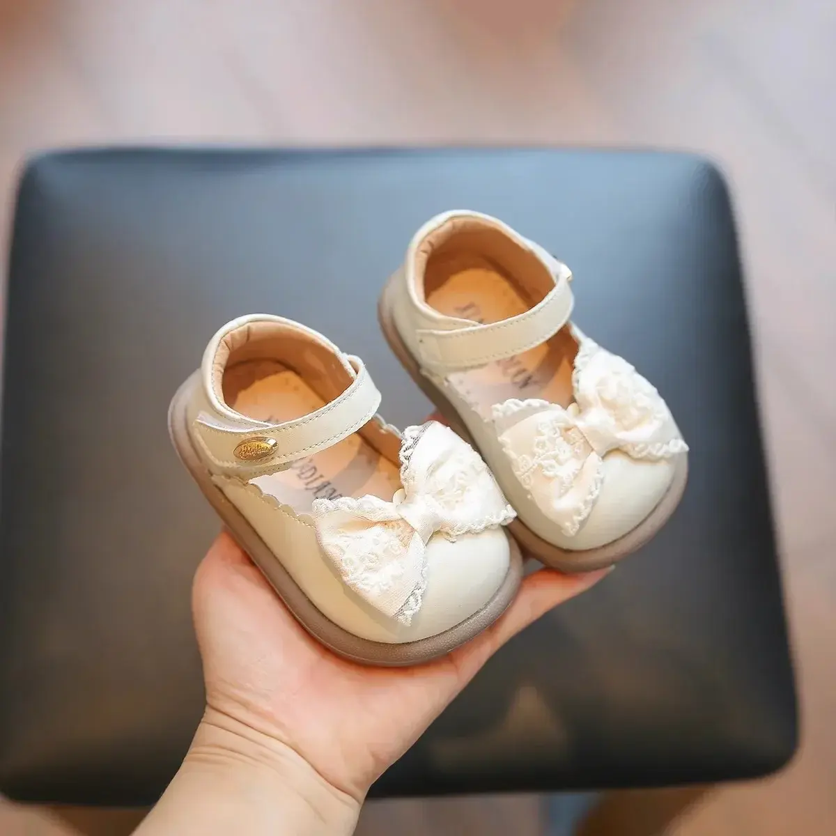 Baby Girls Leather Shoes Round Toes Non-slip 2025 New Kids Walking Shoes Pu Hook&loop Girls Princess Shoes Mesh Lace Bows Sweet