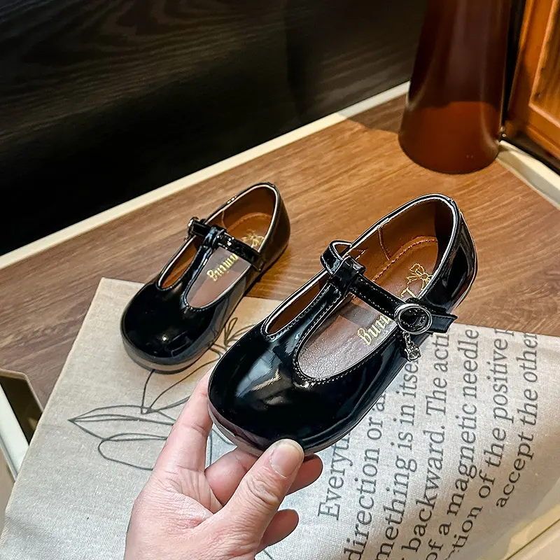 Spring Autumn Retro Children's Leather Shoes 2025 Fashion New Girls Causal Flat Shoes T-strap Hollow-out Kids Shoes Soft Bottom