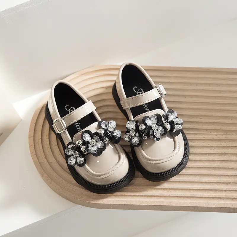 New Girl Princess Shoes Luxury Fashion Children Leather Shoes Thick Bottom Rhinestone Kids Causal Wedding Party Mary Jane Shoes