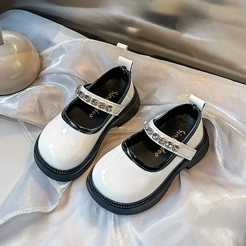 Girls Performance Shoes Black Glossy 2025 New Leather Shoes Kids Flats Round Toes Soft Sole Girls Princess Shoes Shiny Crystal