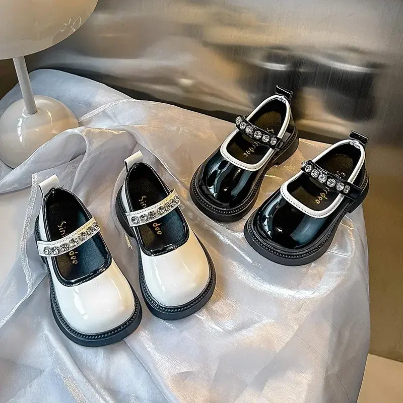 Girls Performance Shoes Black Glossy 2025 New Leather Shoes Kids Flats Round Toes Soft Sole Girls Princess Shoes Shiny Crystal