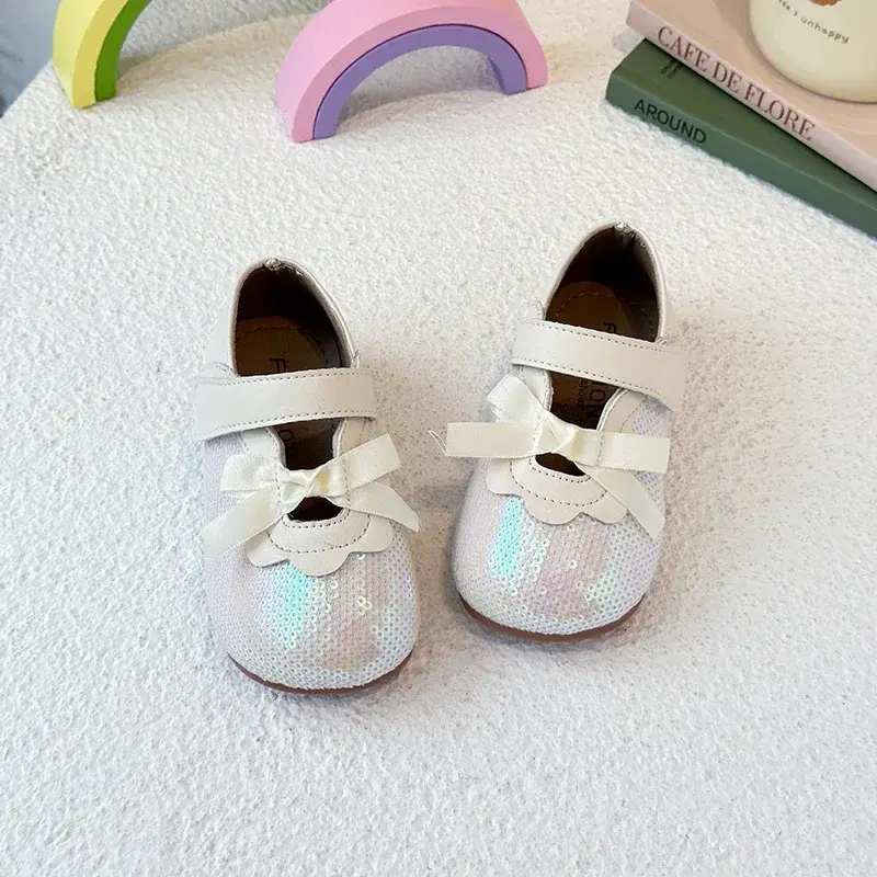 Girls Dance Shoes Shiny Sequins Ribbon Bows Kids Princess Shoes Non-slip Soft Sole 2025 New Children Flat Shoes Round Toes Ins
