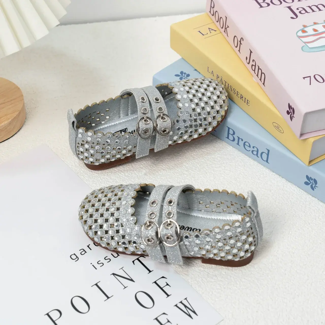 Girls Leather Shoes Shiny Crystal Cut-outs Children Flat Shoes Soft Sole 2025 Summer New Kids Princess Dance Shoes Sweet Cute