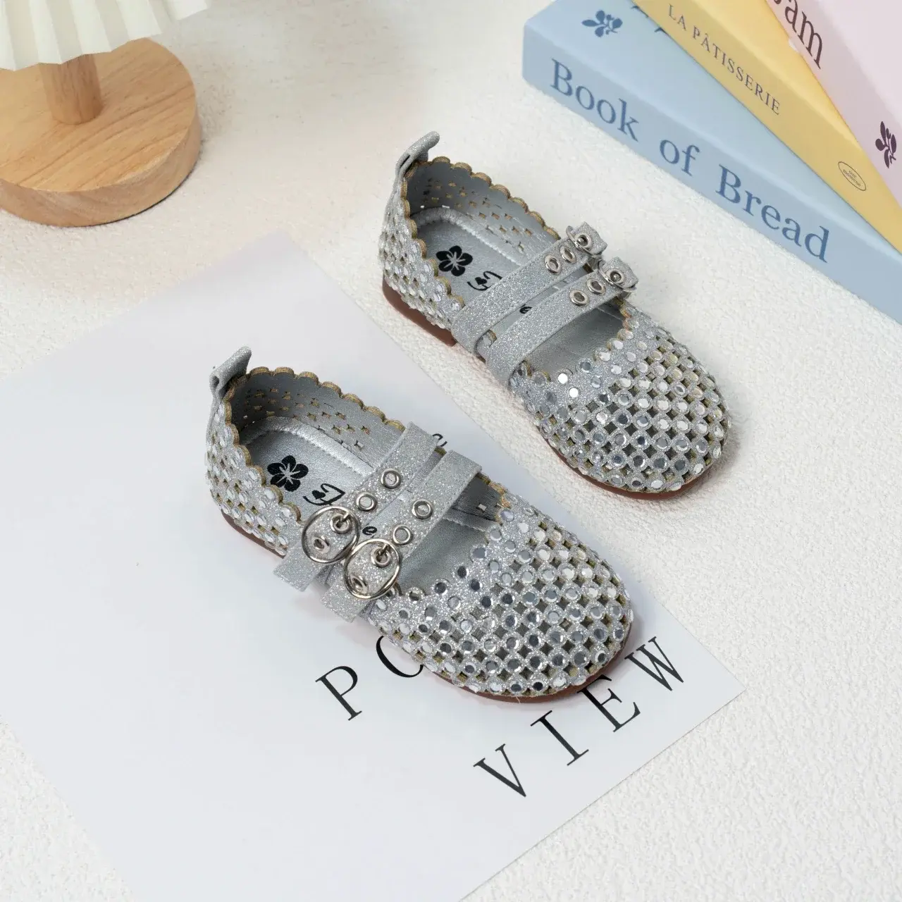 Girls Leather Shoes Shiny Crystal Cut-outs Children Flat Shoes Soft Sole 2025 Summer New Kids Princess Dance Shoes Sweet Cute