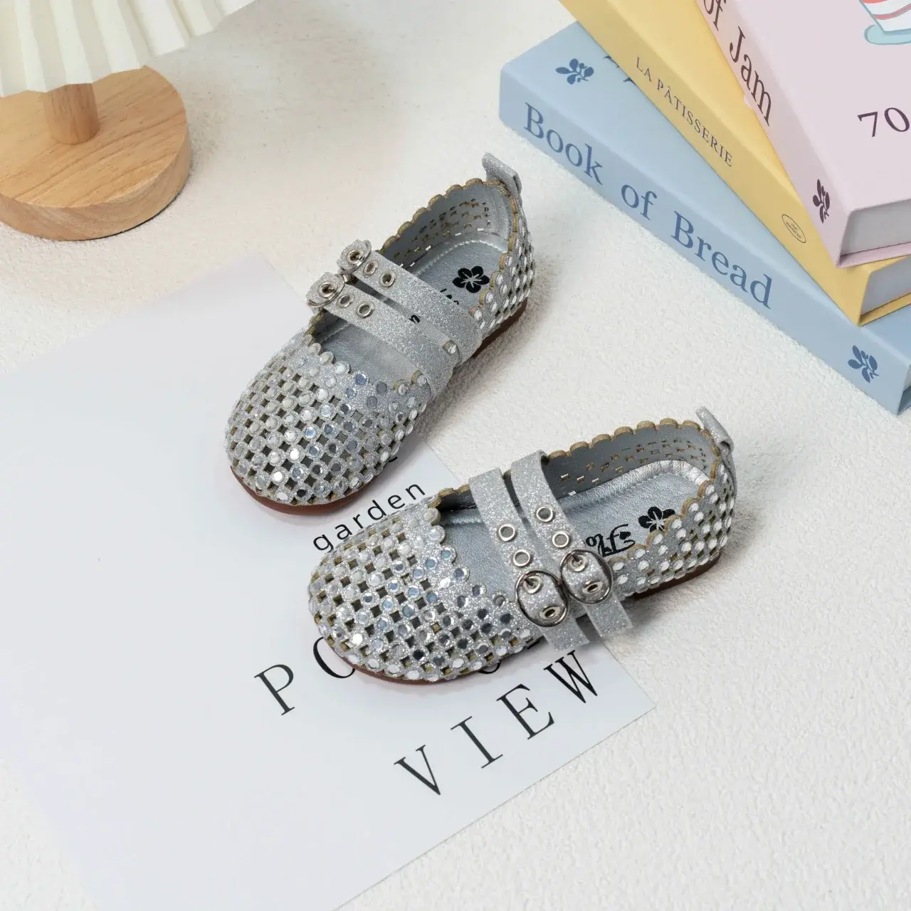Girls Leather Shoes Shiny Crystal Cut-outs Children Flat Shoes Soft Sole 2025 Summer New Kids Princess Dance Shoes Sweet Cute