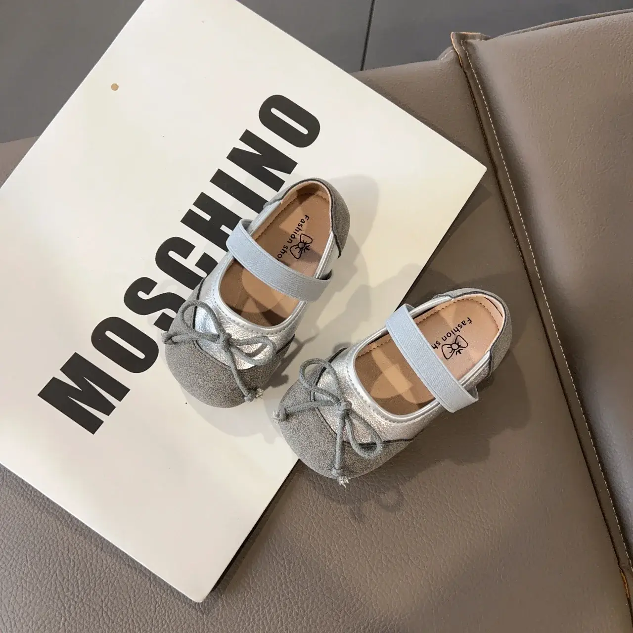 Girls Flat Shoes Round Toes Simple Bows Kids Leather Shoes MaryJanes Slip-on 2025 New Fashion Children Dance Shoes Soft Sole