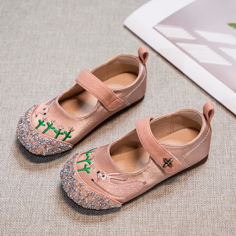 Children's Ethnic Style Embroidered Shoes Girls Princess Shoes with With Bunny Fashion Kids Leather Shoe for Party Wedding Flats