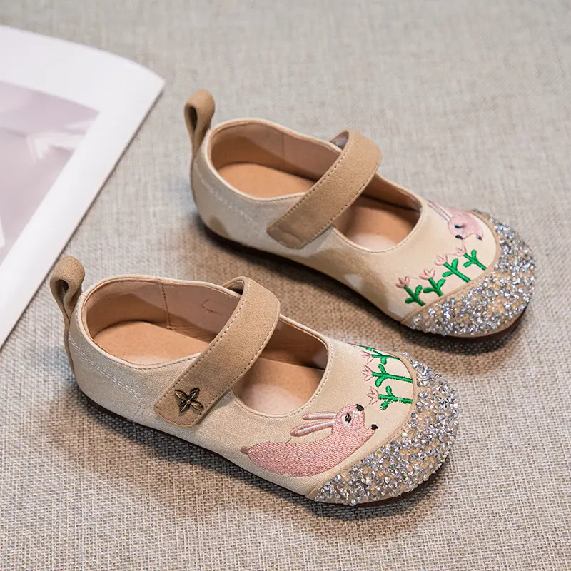 Children's Ethnic Style Embroidered Shoes Girls Princess Shoes with With Bunny Fashion Kids Leather Shoe for Party Wedding Flats