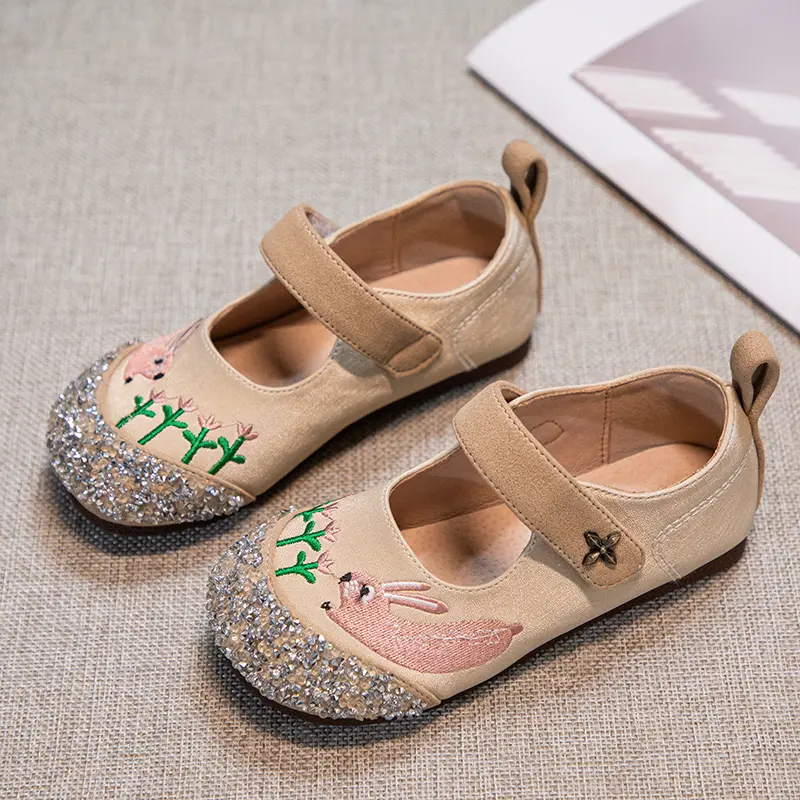 Children's Ethnic Style Embroidered Shoes Girls Princess Shoes with With Bunny Fashion Kids Leather Shoe for Party Wedding Flats