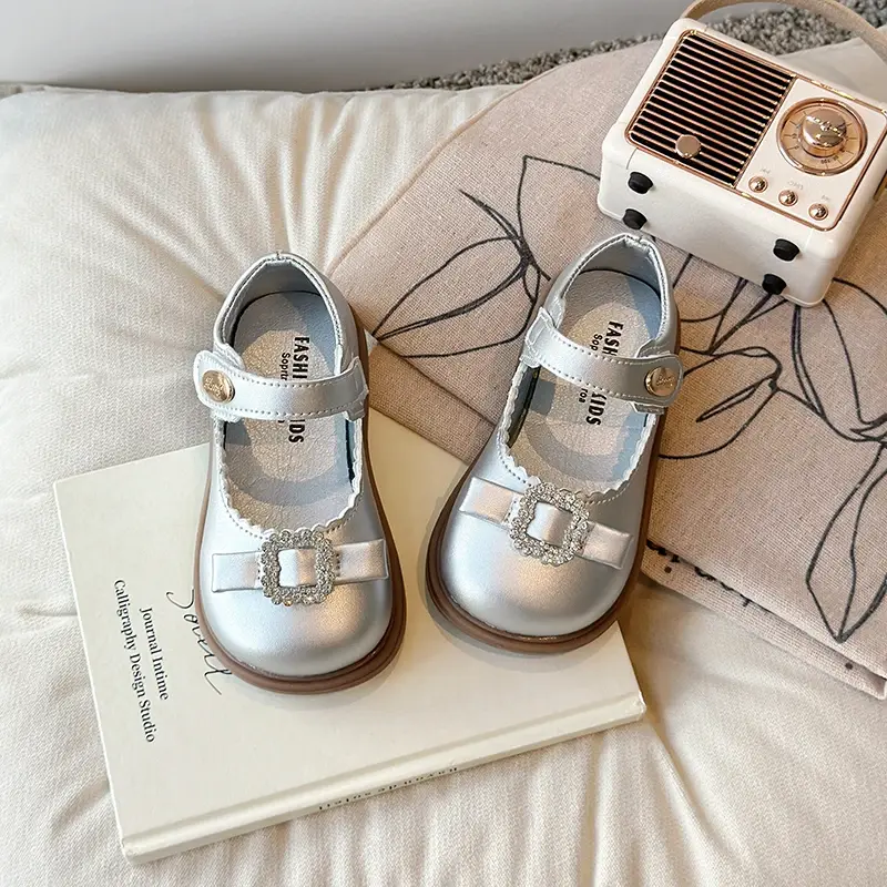 New Girls Princess Leather Shoes Kids' Causal Silver Ballet Shoes Fashion Versatile Children's Flats for Wedding Party Simple