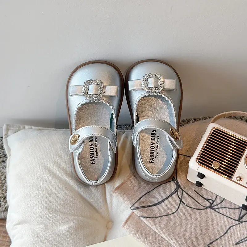 New Girls Princess Leather Shoes Kids' Causal Silver Ballet Shoes Fashion Versatile Children's Flats for Wedding Party Simple