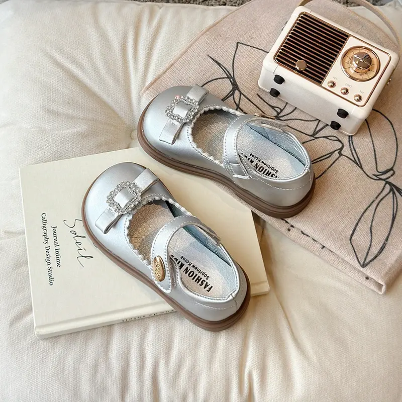 New Girls Princess Leather Shoes Kids' Causal Silver Ballet Shoes Fashion Versatile Children's Flats for Wedding Party Simple