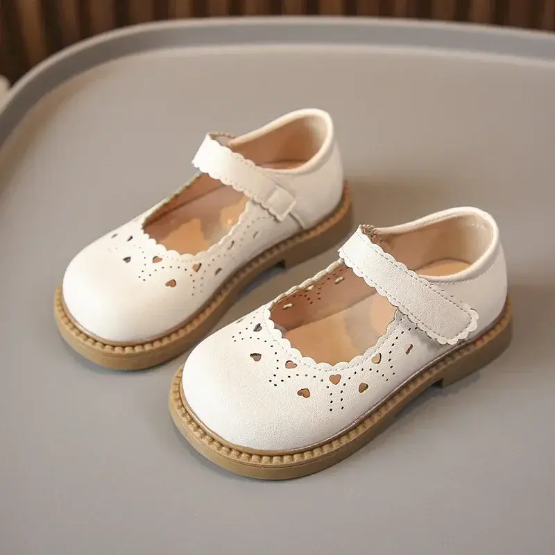 2025 New Girls Leather Shoes Spring Autumn Fashion Kids Mary Janes with Cut-outs Heart Princess Children Dress Shoes Soft Chic