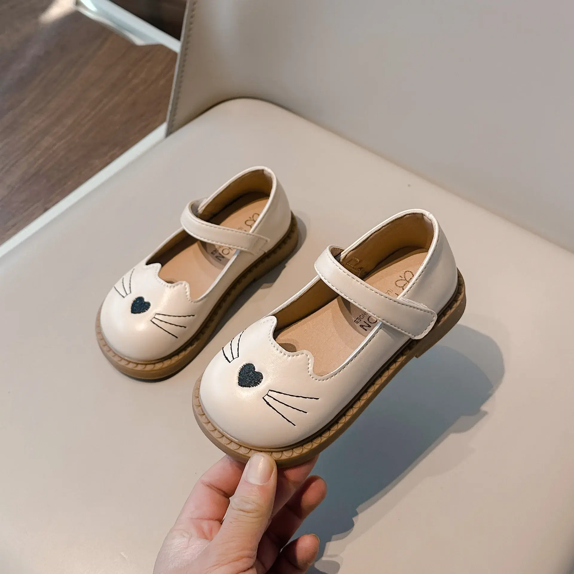 2025 New Little Girl Leather Shoes Cute Cat Embroidered Children's Flats Fashion Soft Spring Autumn Kids Causal Princess Shoes