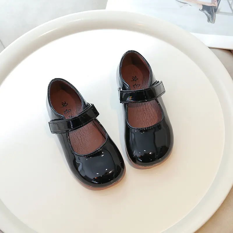 Children's Leather Shoes 2025 New Spring Autumn Girls Princess Shoes Fashion Glossy PU Red Kids Causal Ballet Flat Shoes Simple