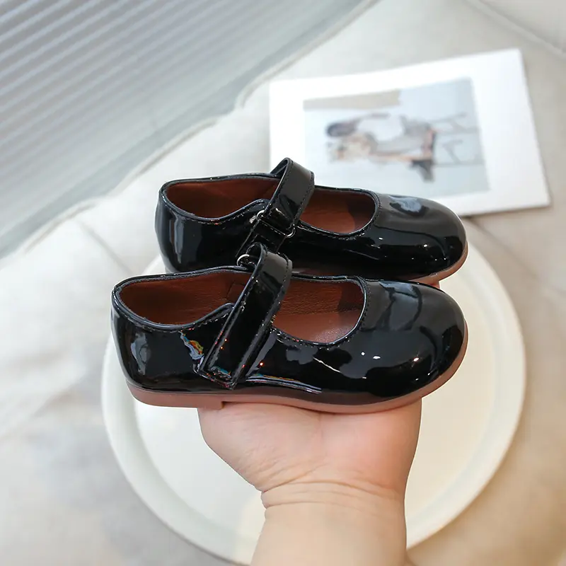 Children's Leather Shoes 2025 New Spring Autumn Girls Princess Shoes Fashion Glossy PU Red Kids Causal Ballet Flat Shoes Simple