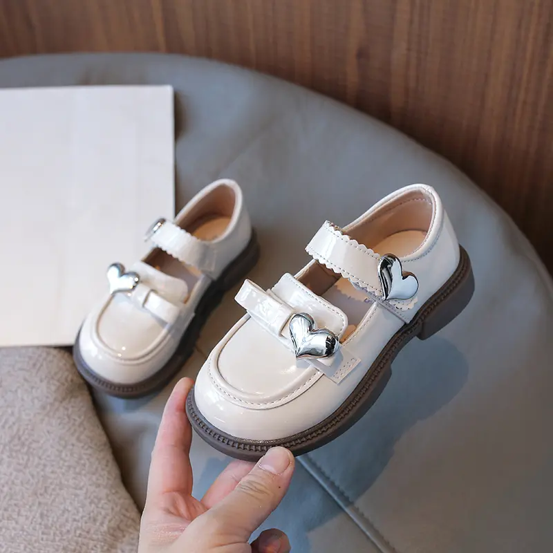 Children's Leather Shoes Glossy Black School Girl Shoes Fashion Autumn New Love Kids Princess Causal Mary Jane Shoes Sweet Chic