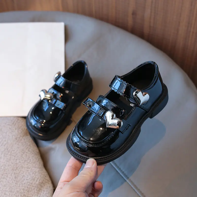 Children's Leather Shoes Glossy Black School Girl Shoes Fashion Autumn New Love Kids Princess Causal Mary Jane Shoes Sweet Chic