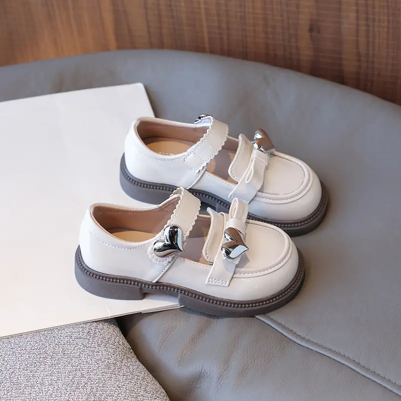 Children's Leather Shoes Glossy Black School Girl Shoes Fashion Autumn New Love Kids Princess Causal Mary Jane Shoes Sweet Chic