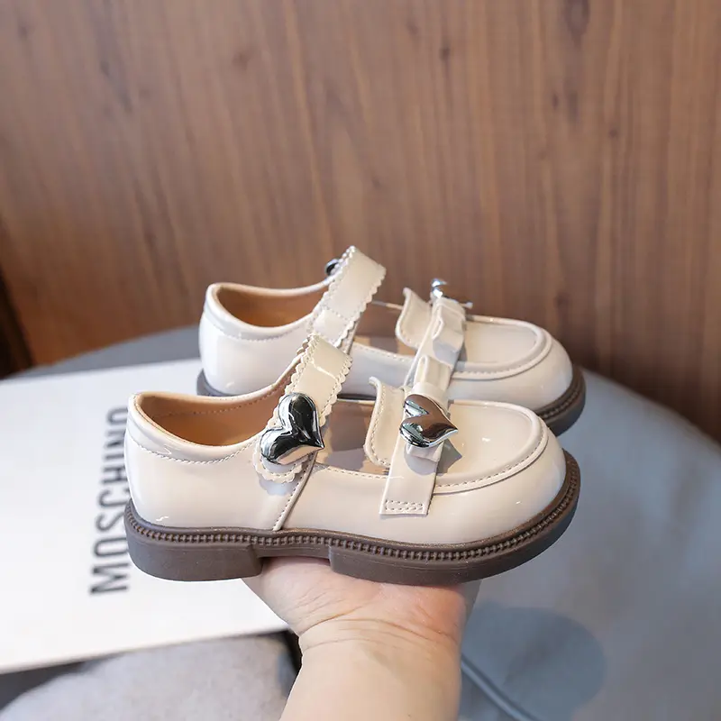 Children's Leather Shoes Glossy Black School Girl Shoes Fashion Autumn New Love Kids Princess Causal Mary Jane Shoes Sweet Chic