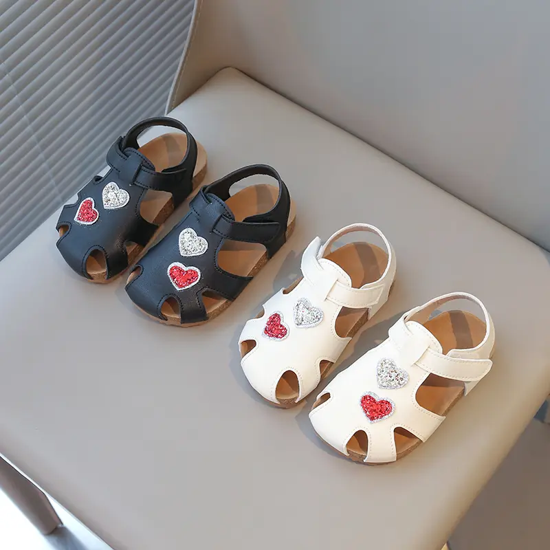 Little Girls Summer Sandals Princess Sweet with Heart Deco Toe-covered Peep Toe Fashion 2025 Brand New Kids Beach Shoes Soft Hot