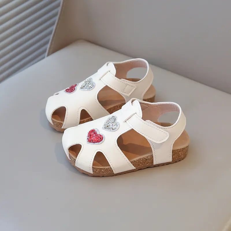 Little Girls Summer Sandals Princess Sweet with Heart Deco Toe-covered Peep Toe Fashion 2025 Brand New Kids Beach Shoes Soft Hot