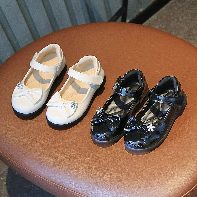 Glossy Kids Leather Shoes Simple Shallow Performance Shoes Black Bow with Crystal Flower Child Moccasin Shoes for Girls Casual