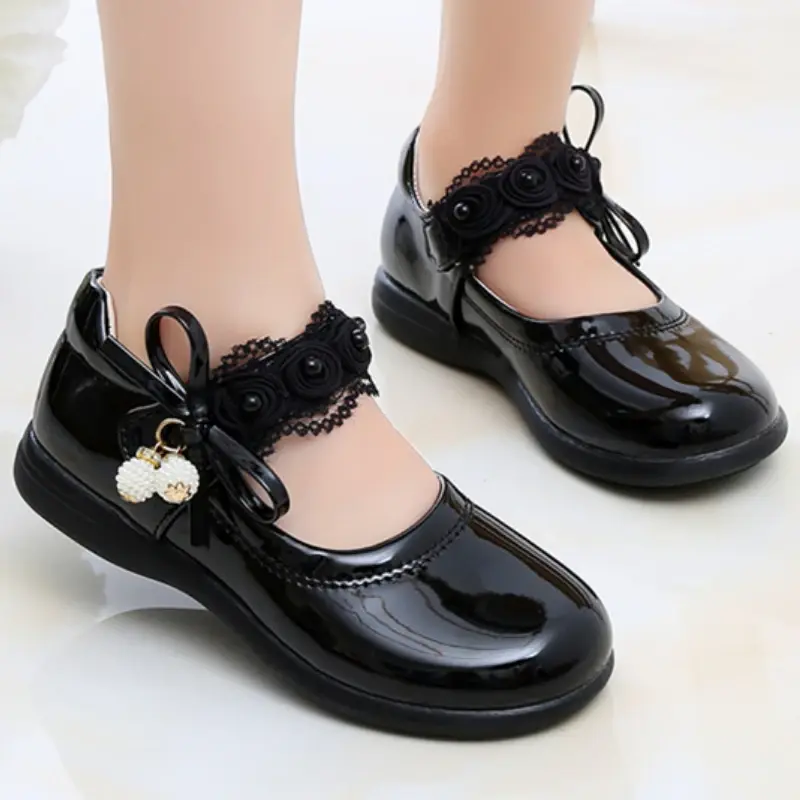 Kids Black Performance Shoes Soft Sole for Students Flat Shoes Casual Versatile 2024 New Kids Princess Shoes with Sweet Pendant