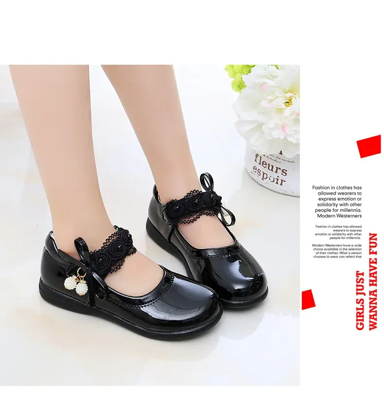 Kids Black Performance Shoes Soft Sole for Students Flat Shoes Casual Versatile 2024 New Kids Princess Shoes with Sweet Pendant