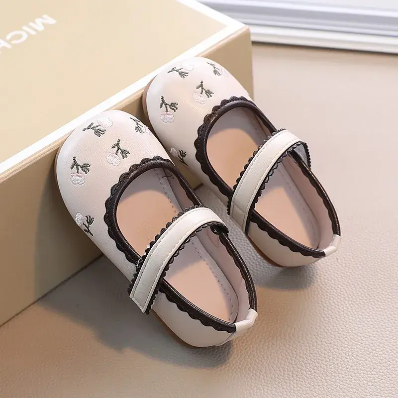 Baby Girls Leather Shoes Kids Casual Flats Children Casual Shoes with Embroidery Flowers Sweet Princess Soft Wedding Party Flats