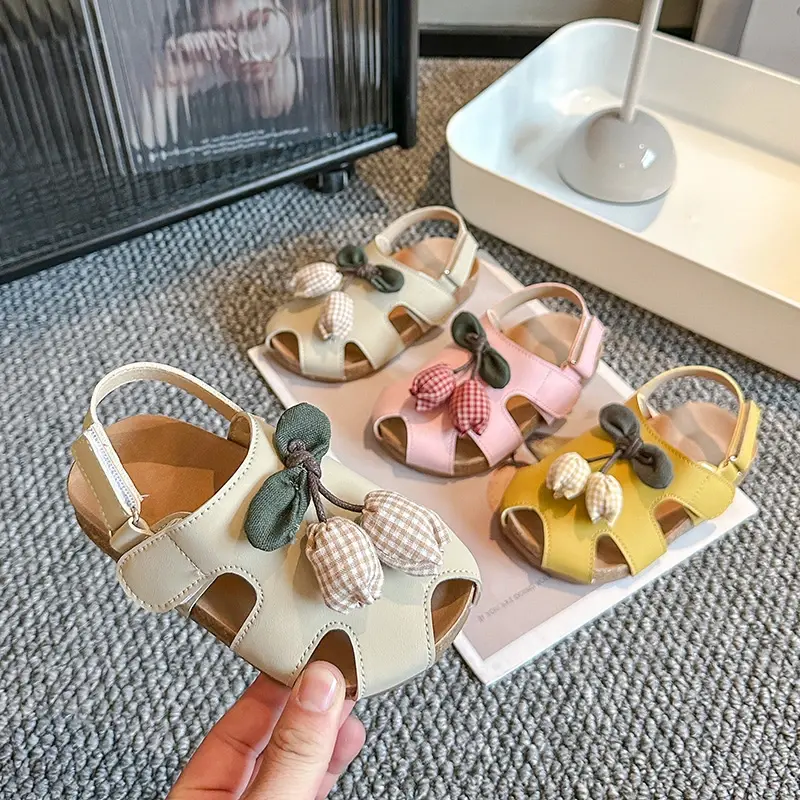 2025 Children Sandals for Girls Summer New Fashion Korean Style Soft Bottom Anti-slippery Versatile Cut-outs Princess Beach Shoe