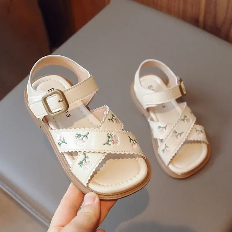 Girls Sandals Summer Ancient Style Children Princess Flat Sandals Fashion Embroider Flower Versatile Kids Open-toe Beach Shoes