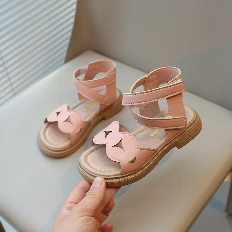 Girls Sandals Princess Sweet Gladiator Sandals 2024 Summer New Children Beach Shoes Ruffles Soft Simple Classic Flat Open Toes