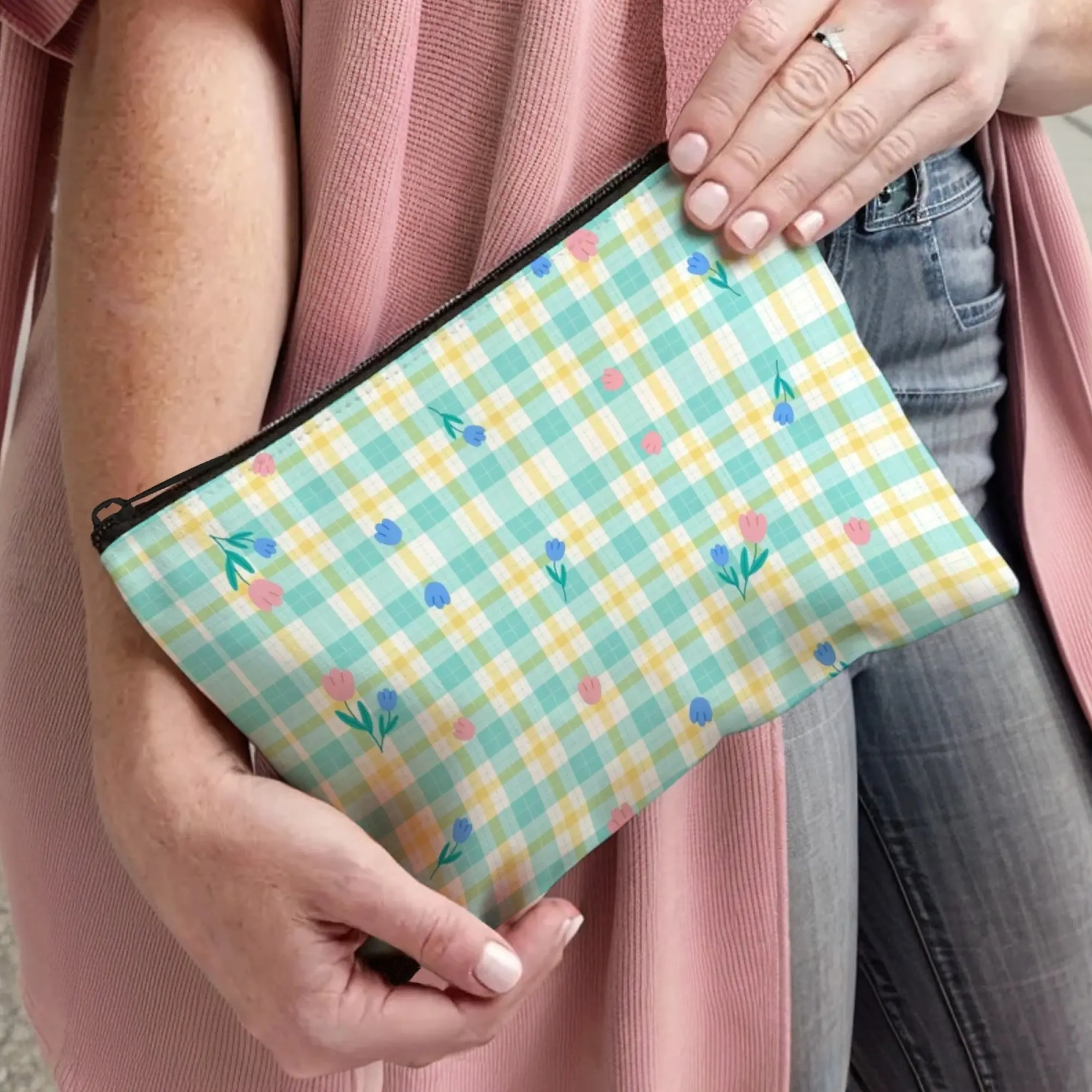 French Inspire Vintage Country Plaid-tulip Makeup Bag Fresh Bouquet Print with Cream Trim Zippered Cosmetic Organizer for Travel