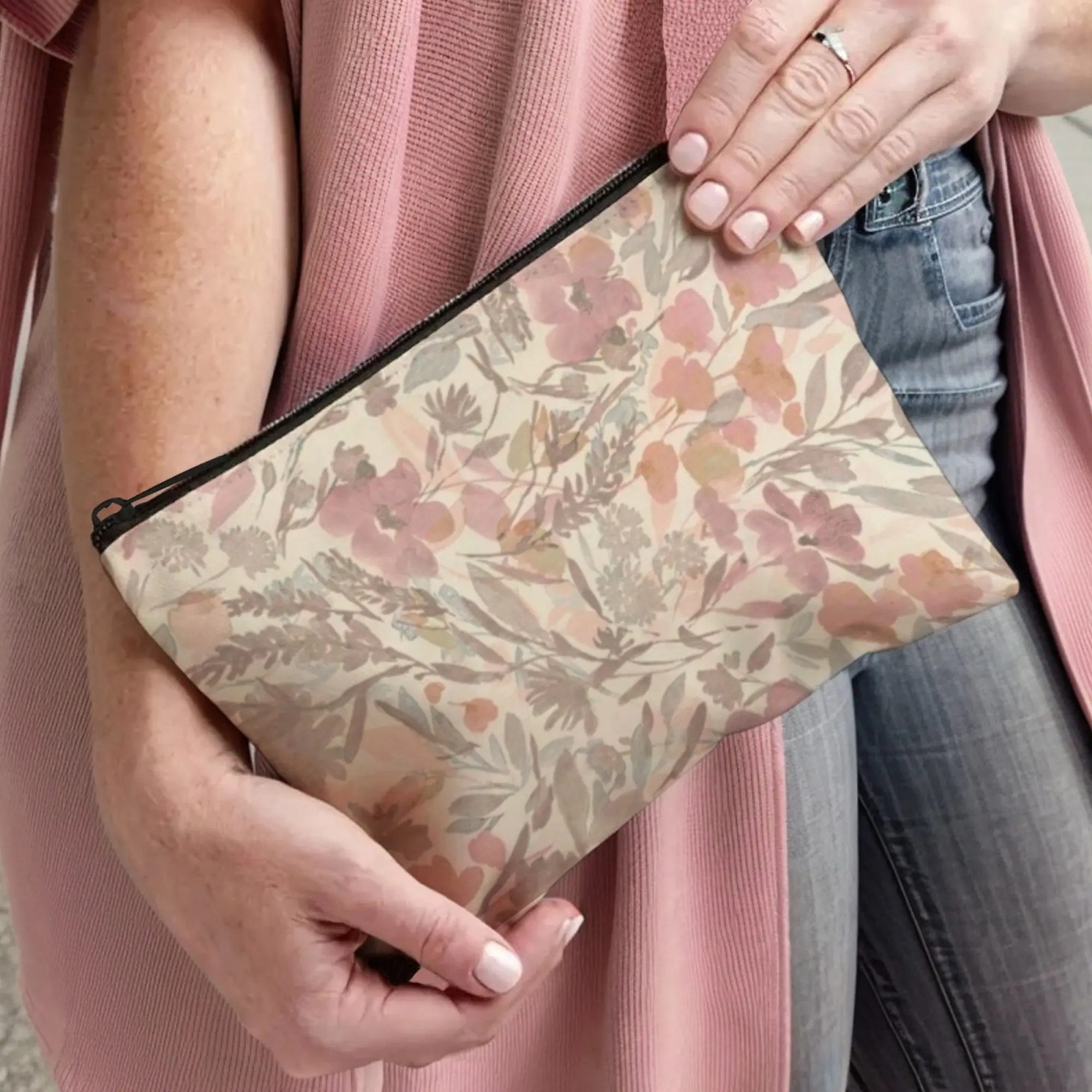 Pastel Soft-Hued Floral Makeup Bag Muted Pink & Lavender Blooms on Cream Blended Edges for Elegant Trip or Daily Storage