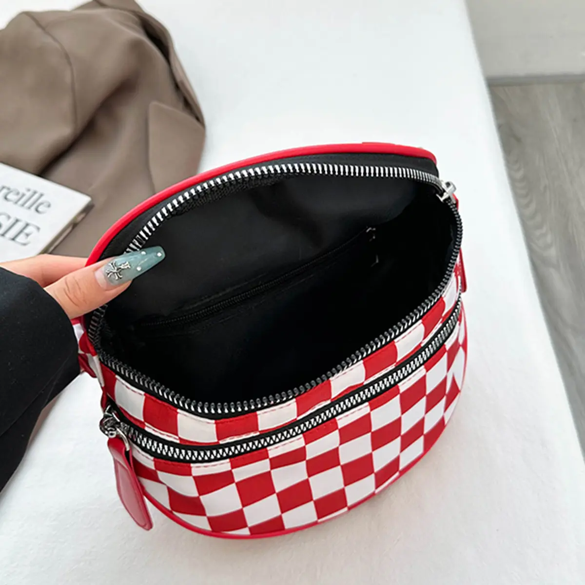 Checkered Quilted Crossbody Bag Nylon Large Capacity Multi Pocket Zipper Adjustable Strap Women Commute Shopping Chest Bag