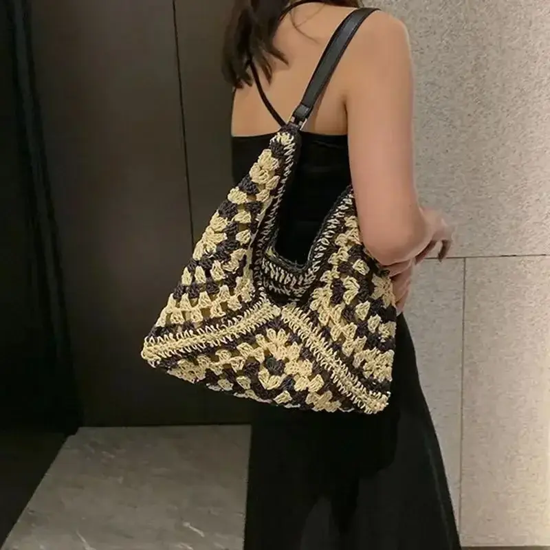 Popular Women's Woven Straw Shoulder Bag Medium Size Handbag with Handle for Beach Vacation Tote Large Capacity Beach Bags