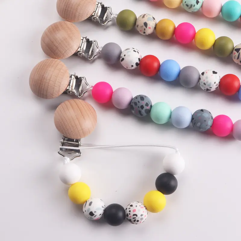 Stylish & Simple Pacifier Clip - A Trendy Accessory for Baby Essentials