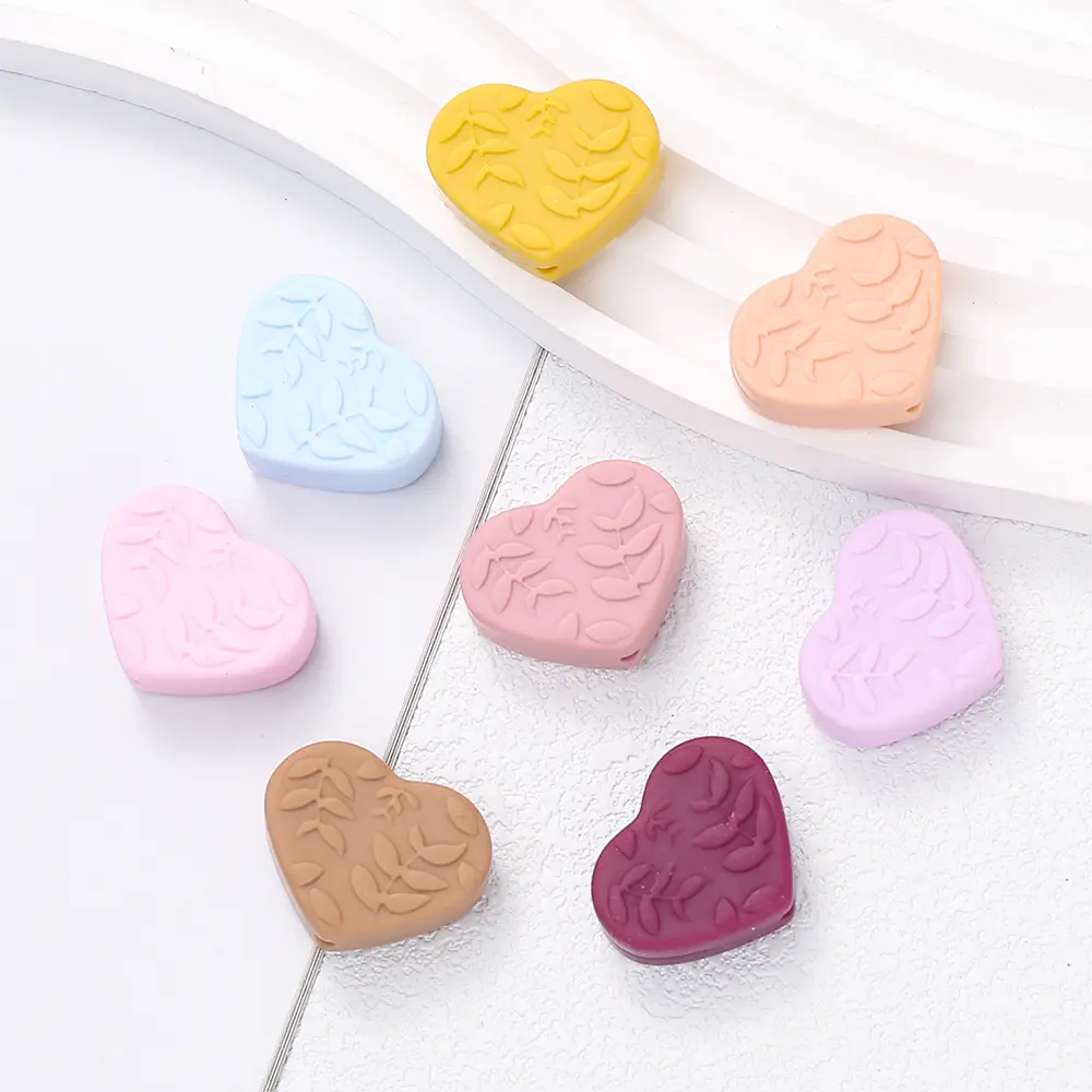 10Pcs New Multicolor Silicone Beads Carve Print Heart Style Beads For Jewelry DIY handmade Baby Teethers Bracelet Accessories