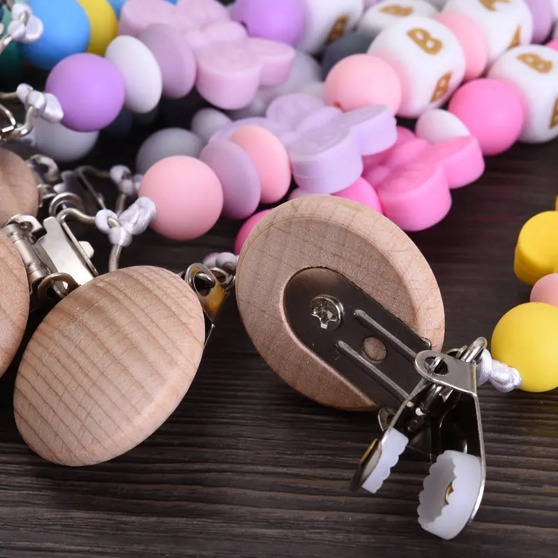 Round Wood Baby Dummy Holder Clip Crown Butterfly Silicone Beaded Teether Custom English Letter Name Pacifier Chain Nursing Toy