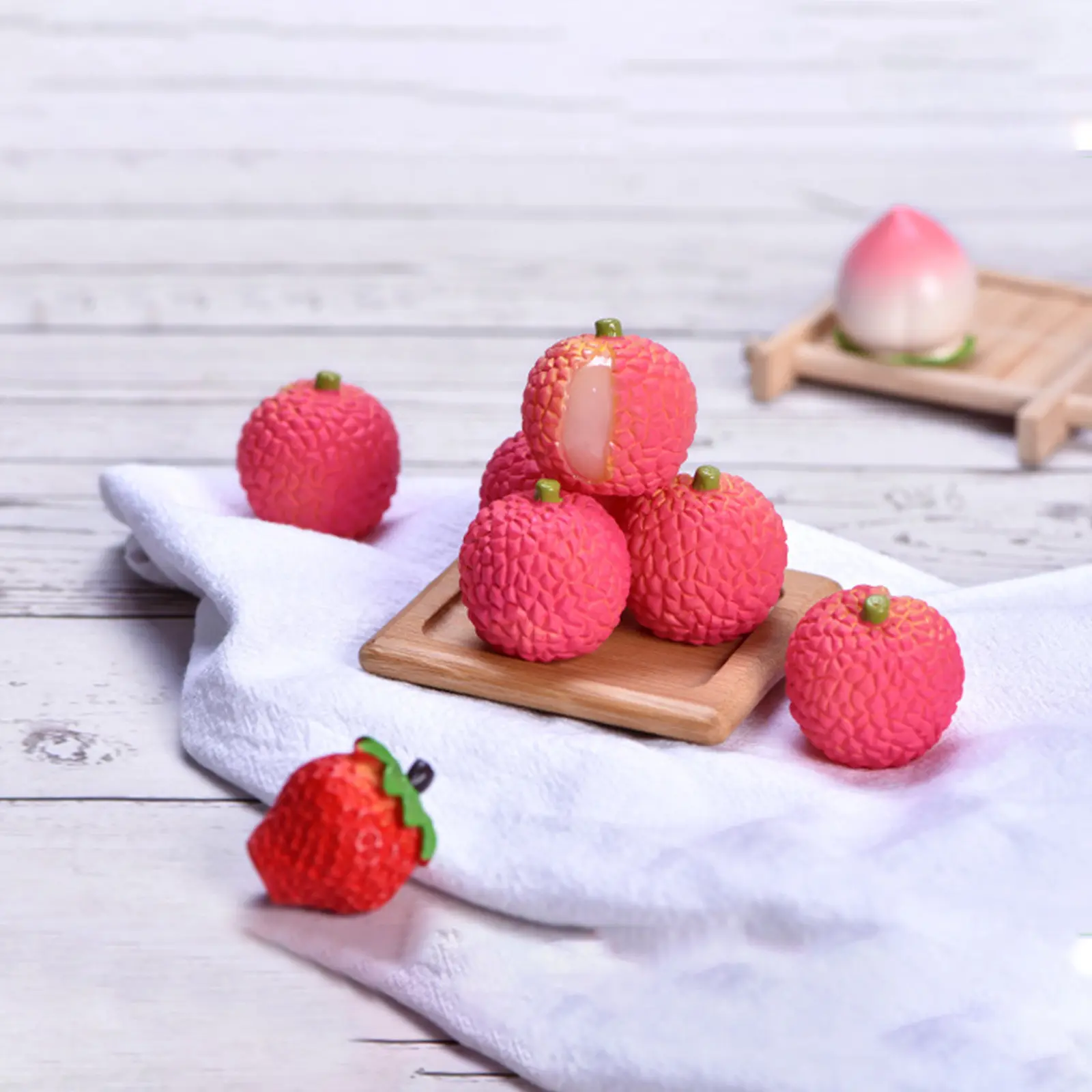 Figurines Miniatures Simulated Litchi Strawberry Fruit Micro Landscape Ornaments For Home Decorations Desk Decor Accessories