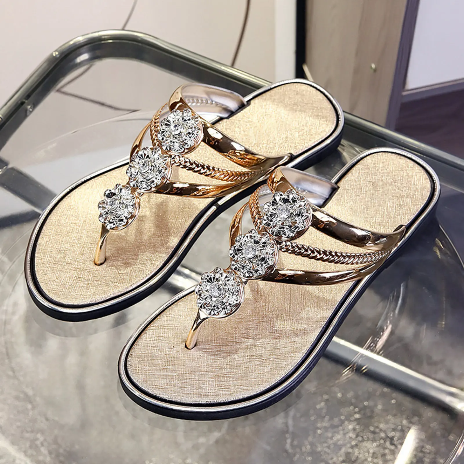 Elegant French Style Women's Flip Flops Versatile Fashionable Outer Wear Beach Flat Bottom Slippers Adult Crystal Element