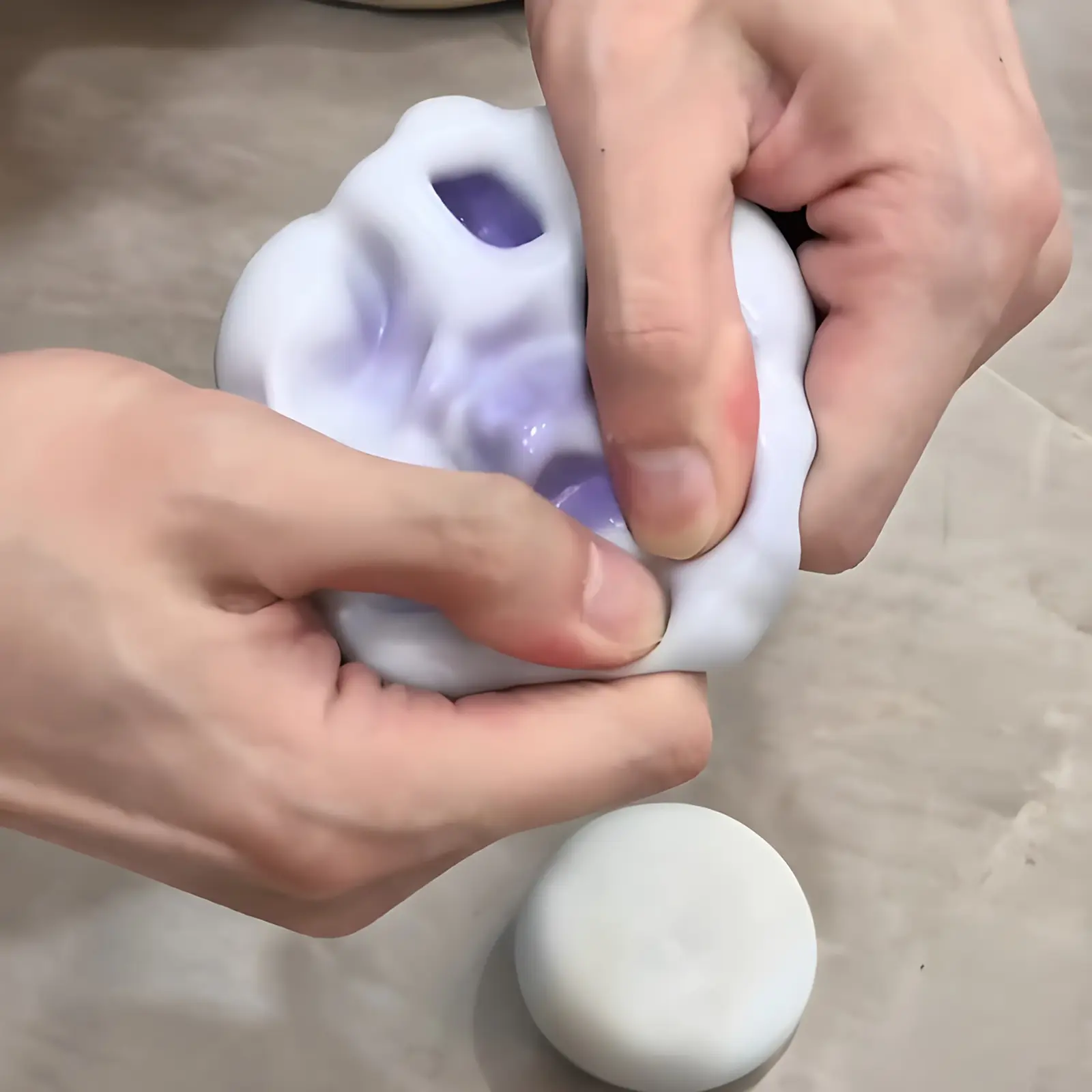Relax Ball Squishy Table Toys Plasticity Ice Skin Super Soft Ultra-Thin Sticky Handmade Ball Light Squeez Stress Relieving Toys
