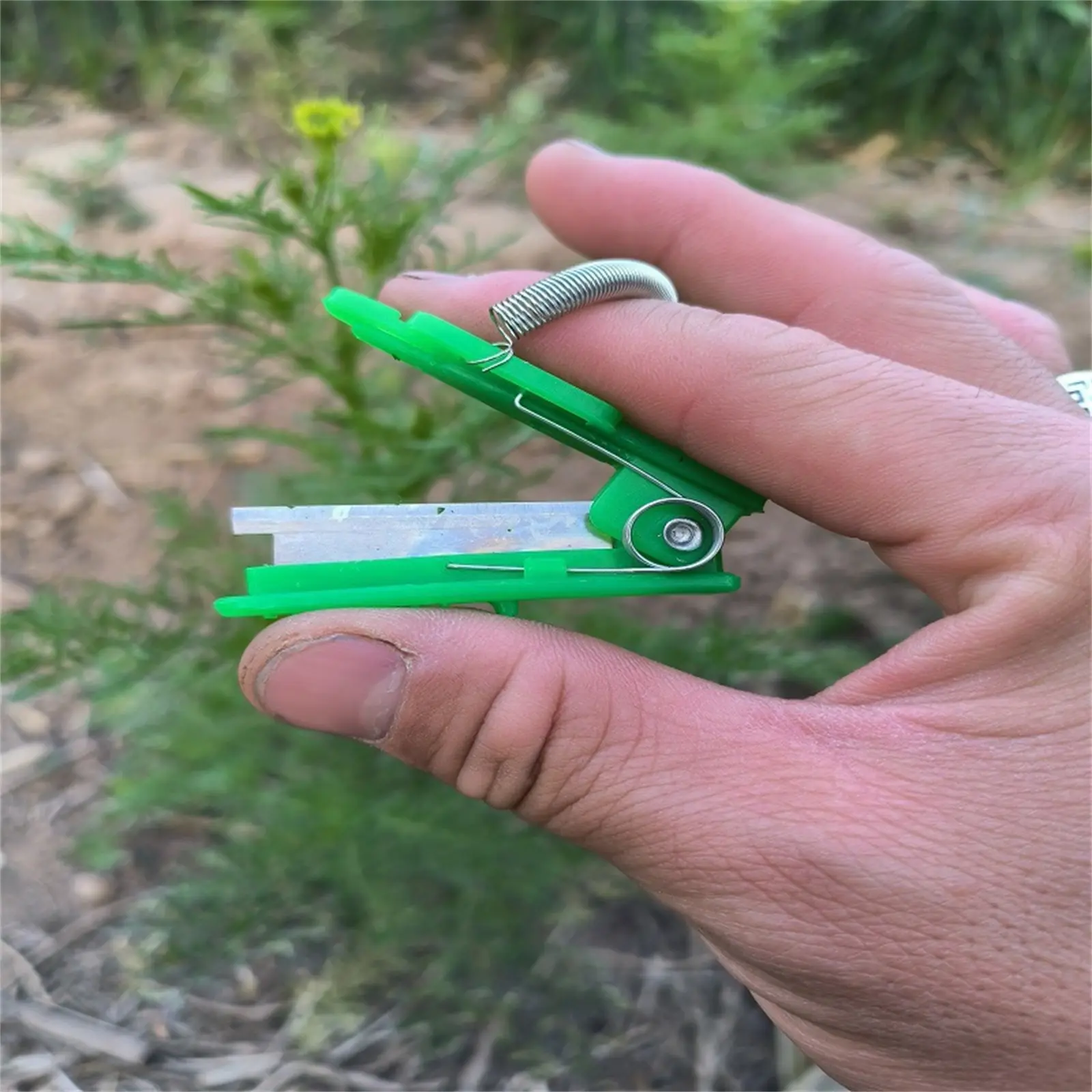 Multifunction Thumb Knife Garden Pruner Fruit Picking Device Safe Fruit Blade Tool Cutting Blade Rings Finger Protector Catcher