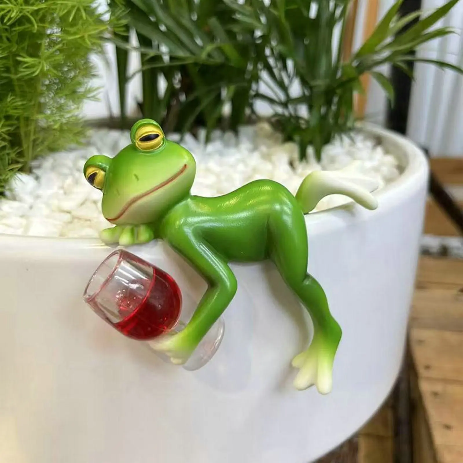Frog Ornament Resin Decorative Cartoon Animal Hand-Painted Sitting Lying Down Standing Frog Figurines Garden Home Decor