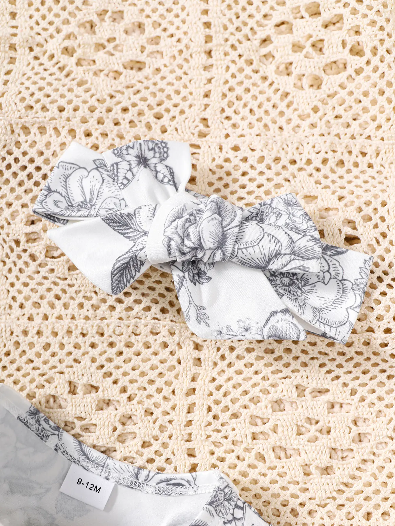 Newborn Cute Baby Girl Sketch Butterfly Flower Bodysuit And Headband  Suitable for Summer Bodysuit for Girls Aged 0-2 Years